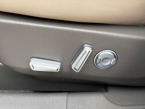 Used 2025 Lincoln Nautilus Premier image 20