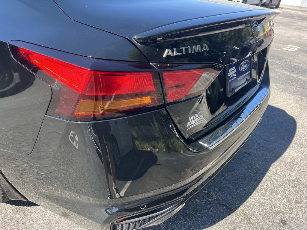 Used 2023 Nissan Altima 2.5 SR w/ SR Premium Package FWD image 12