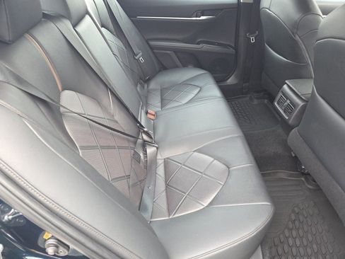 Used 2019 Toyota Camry XLE image 6