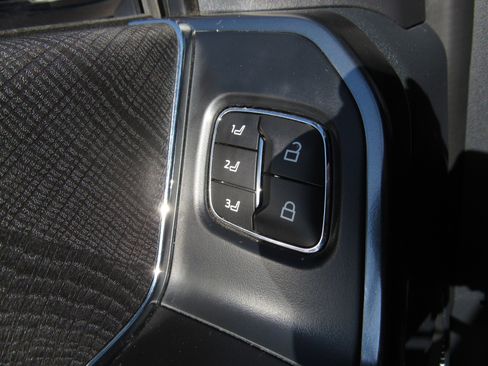 Used 2023 Ford F150 Platinum image 24