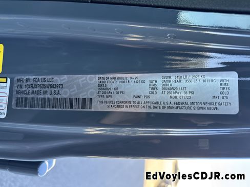 Used 2025 Jeep Wrangler Sahara image 36