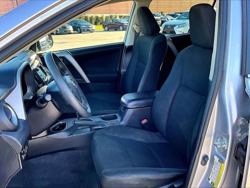 Used 2017 Toyota RAV4 LE image 7