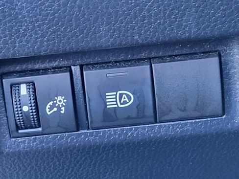 Used 2019 Toyota RAV4 LE image 25