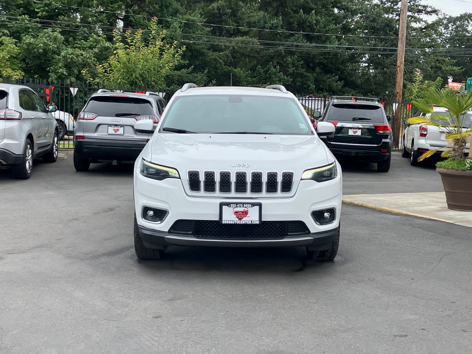 Used 2019 Jeep Cherokee Limited AWD/4WD image 3