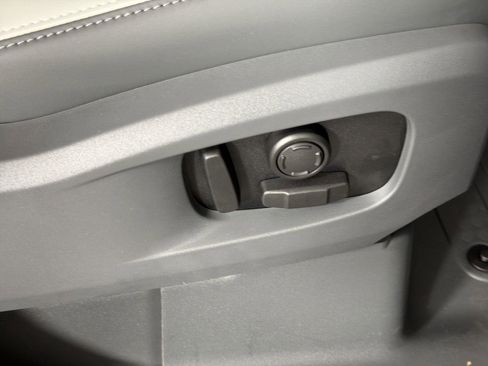 New 2026 Land Rover Defender 110 S image 34