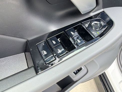New 2026 BMW 330i Sedan w/ Convenience Package RWD image 19