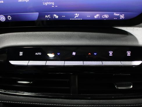 Used 2025 Buick Enclave Avenir AWD/4WD image 18