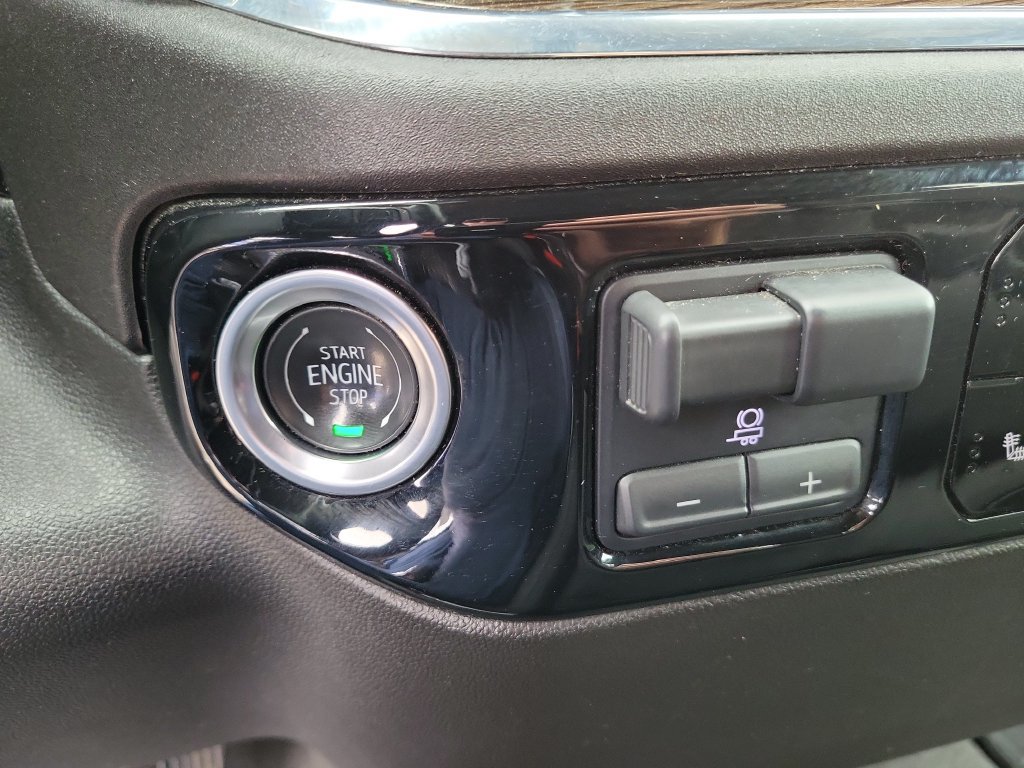 Used 2025 Chevrolet Silverado 1500 LT AWD/4WD image 29