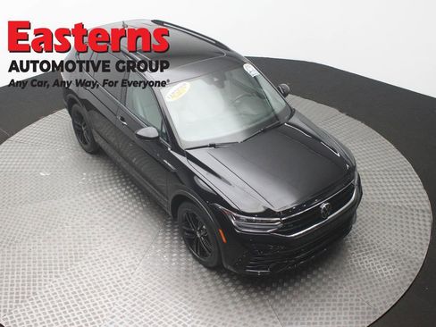 Used 2022 Volkswagen Tiguan SE R-Line image 3