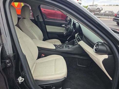 Used 2019 Alfa Romeo Giulia RWD image 10