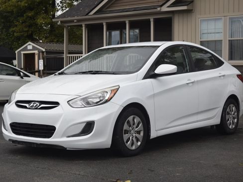 Used 2016 Hyundai Accent SE FWD image 2