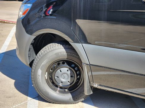 New 2024 Mercedes-Benz Sprinter 144 Cargo image 8