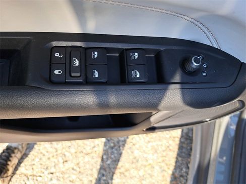 Used 2022 Jeep Compass Limited image 26