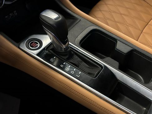 Used 2020 Nissan Sentra SV w/ SV Premium Package image 16