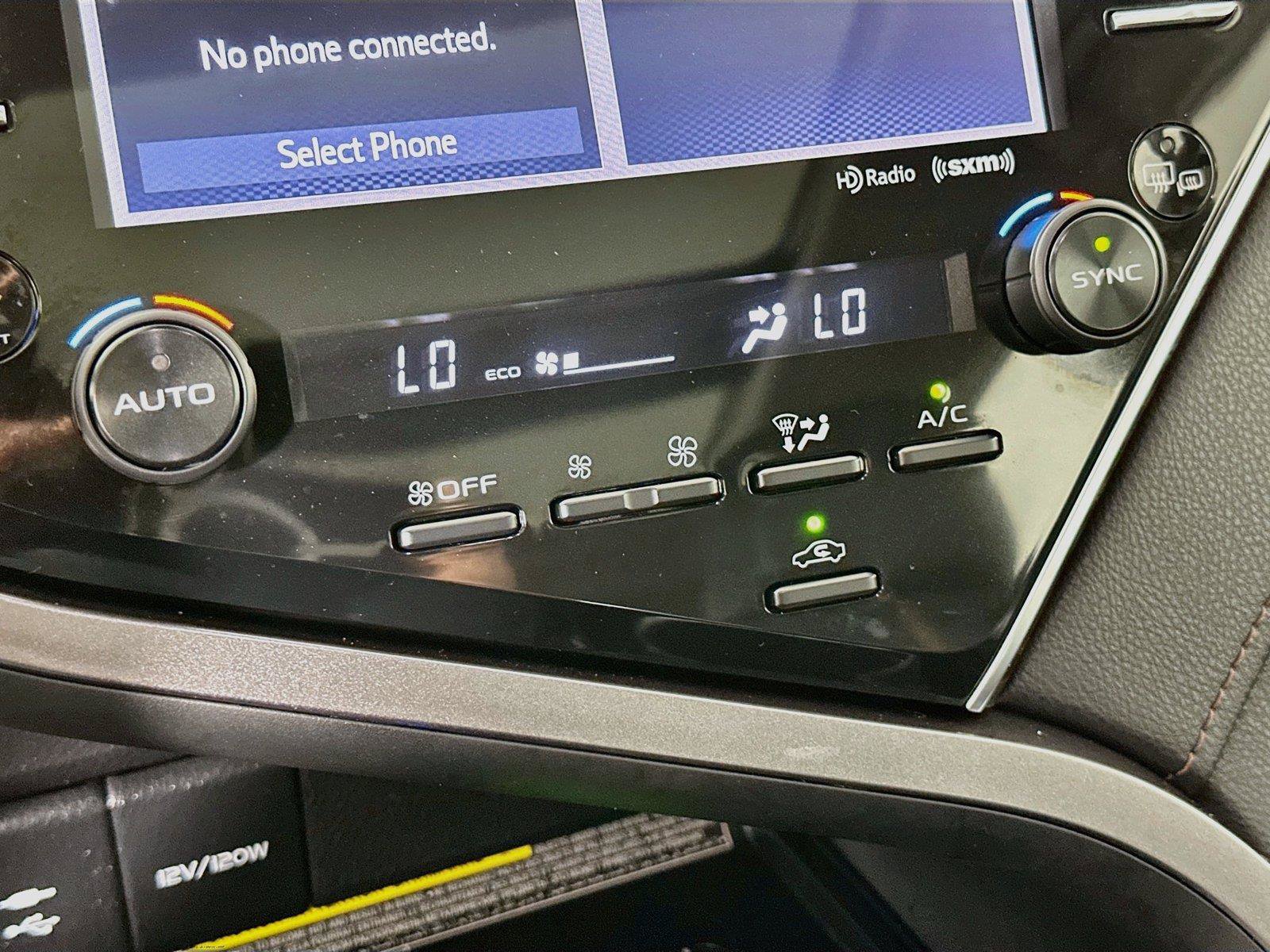 Used 2018 Toyota Camry XLE FWD image 17