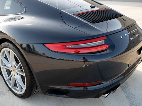 Used 2017 Porsche 911 Carrera RWD image 18
