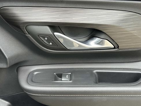 Used 2022 GMC Terrain SLE w/ Driver Convenience Package image 15