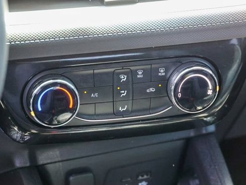 Used 2024 Chevrolet TrailBlazer LT FWD image 11