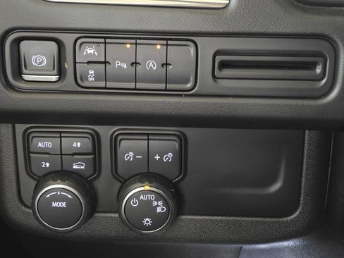 Used 2023 Chevrolet Tahoe LT image 34