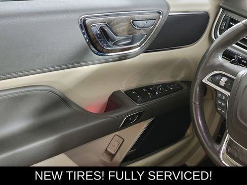 Used 2017 Lincoln Continental Select w/ Climate Package AWD/4WD image 31