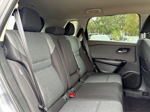 Used 2022 Nissan Rogue SV image 13