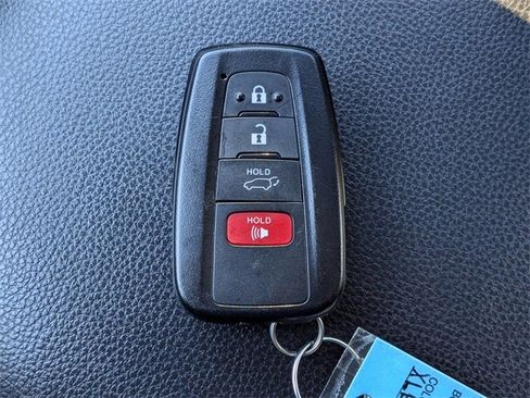 Used 2022 Toyota RAV4 XLE image 33