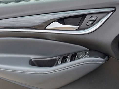 Used 2022 Buick Enclave Essence FWD image 25