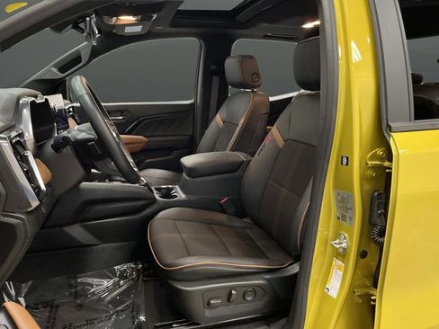 Used 2023 GMC Canyon AT4 image 4