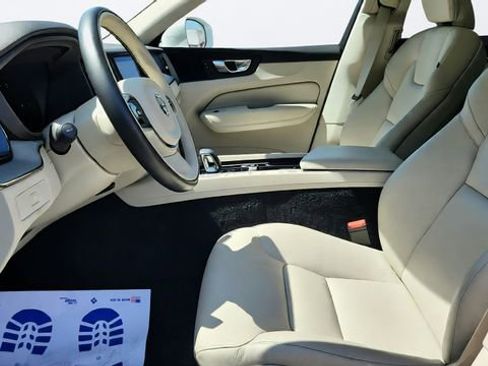 Used 2023 Volvo XC60 B5 Plus FWD image 11