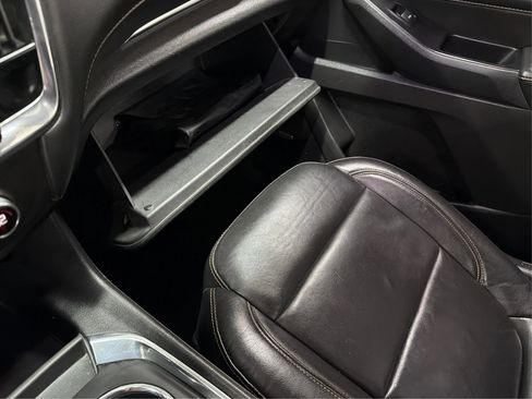 Used 2018 Chevrolet Traverse LT FWD image 27