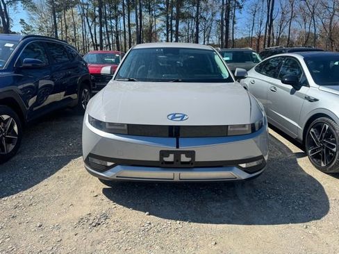 Used 2024 Hyundai Ioniq 5 SE image 3