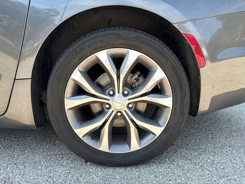 Used 2019 Chrysler Pacifica Limited FWD image 8