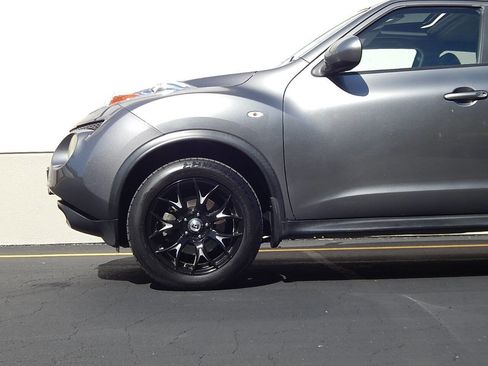 Used 2011 Nissan Juke SV FWD image 11