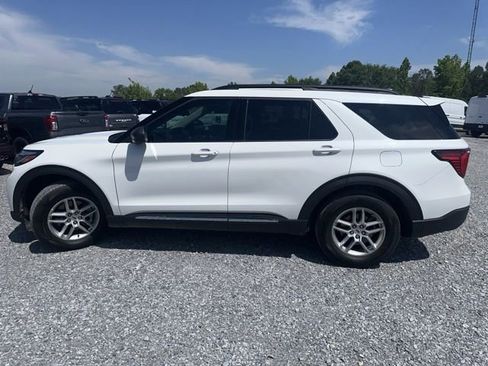 Certified 2025 Ford Explorer Active w/ Active Comfort Package RWD image 6