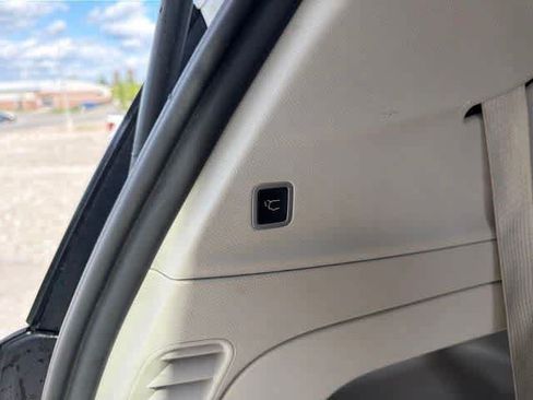 Used 2019 Chrysler Pacifica Touring-L FWD image 13