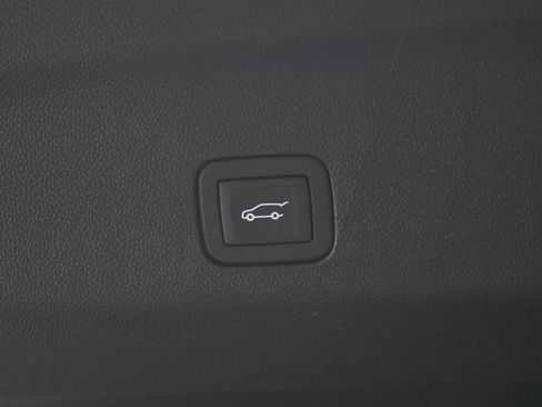 Used 2025 GMC Yukon XL Denali w/ Sun & Power Step Package AWD/4WD image 18