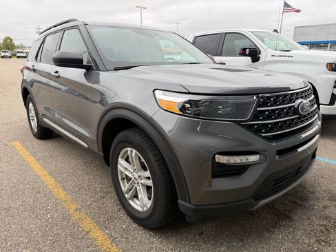Used 2024 Ford Explorer XLT w/ Equipment Group 202A AWD/4WD image 1