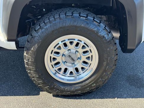 Used 2024 Toyota Tacoma TRD Sport image 9
