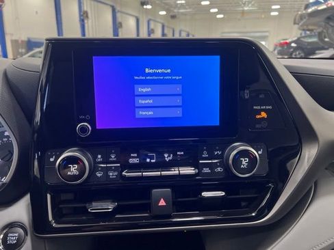 Used 2023 Toyota Highlander XLE AWD/4WD image 9