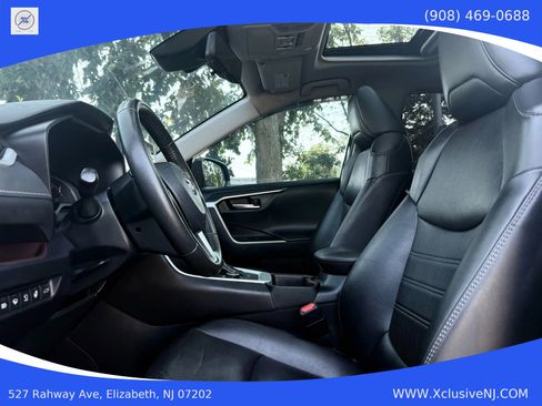 Used 2019 Toyota RAV4 Limited image 8