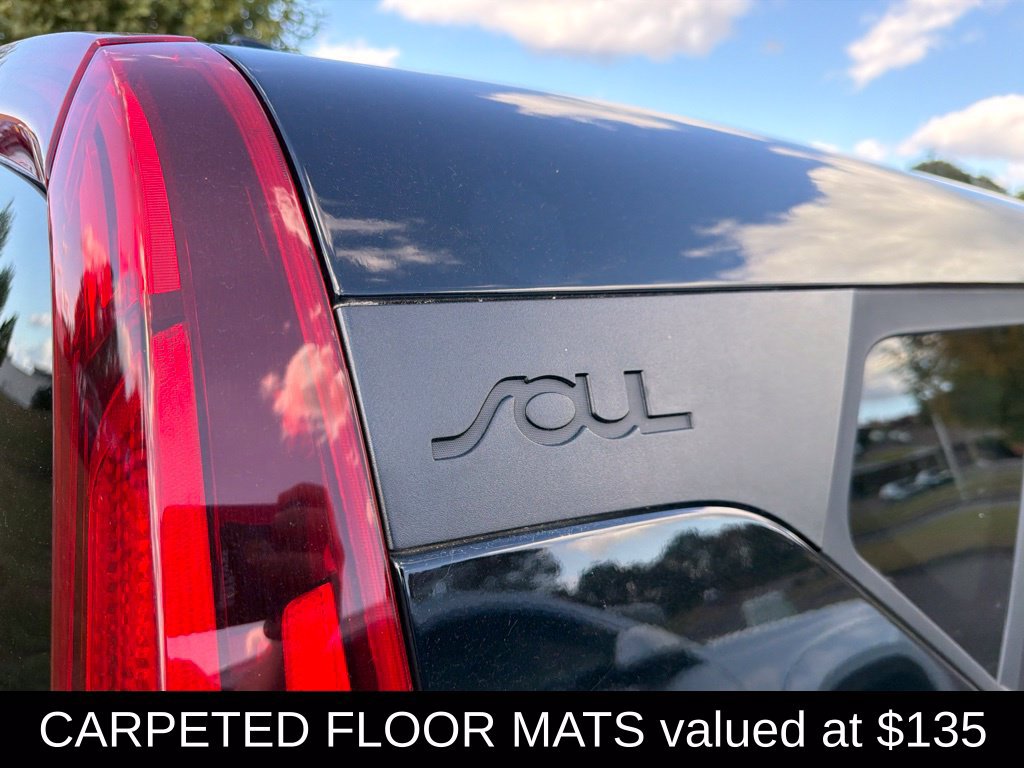 Used 2022 Kia Soul LX w/ Technology Package FWD image 6