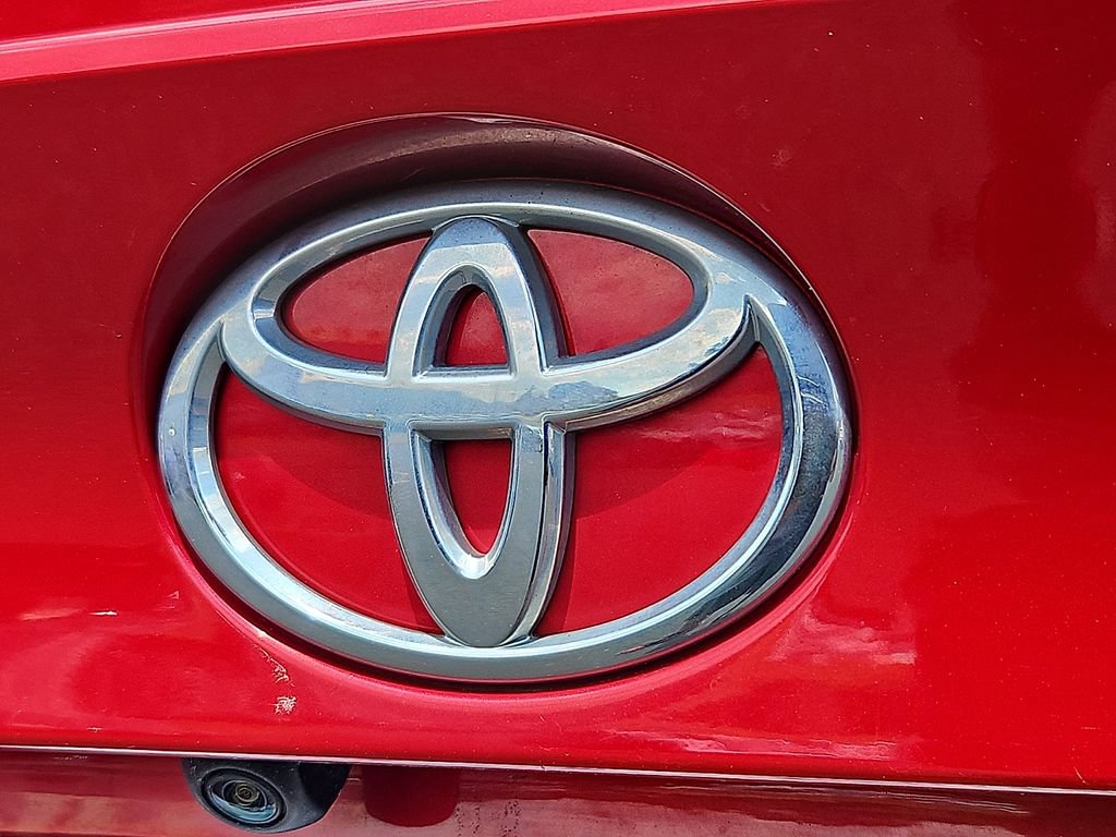 Used 2020 Toyota C-HR LE FWD image 29