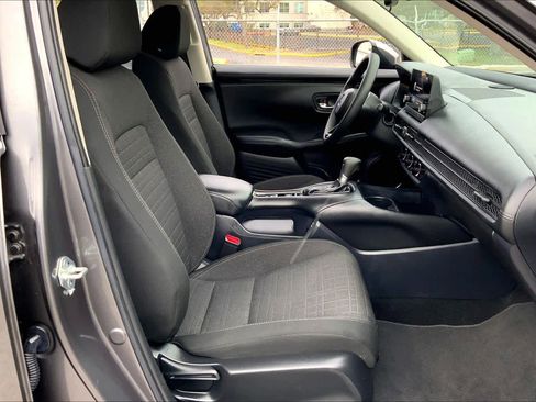 Used 2025 Honda HR-V LX image 9