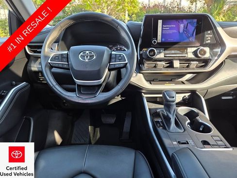 Used 2023 Toyota Highlander XLE image 7