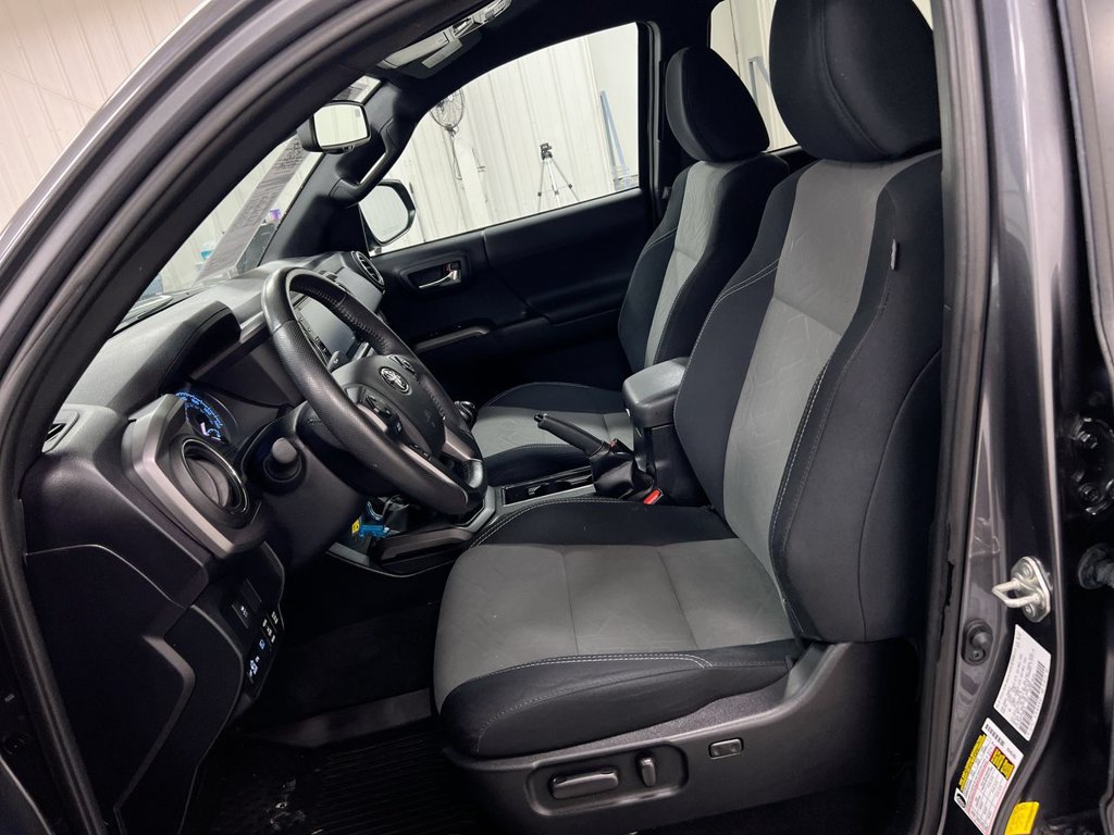 Used 2021 Toyota Tacoma TRD Off-Road AWD/4WD image 17