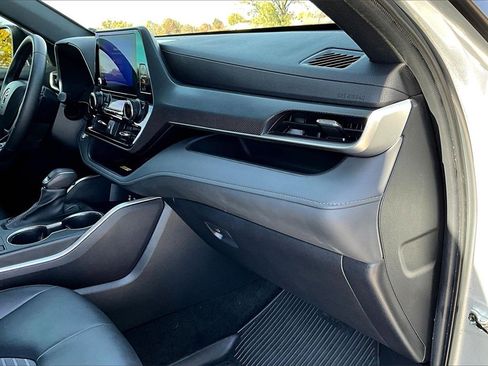 Used 2023 Toyota Highlander XSE image 13