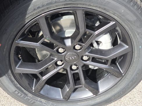 New 2025 Jeep Grand Cherokee Limited w/ MOPAR Finishing Package image 3