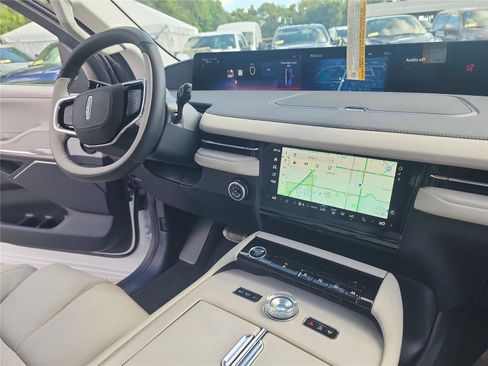 New 2026 Lincoln Navigator Premiere AWD/4WD image 26