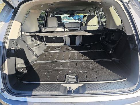 Used 2025 Honda Pilot Elite image 35