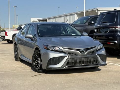 Used 2024 Toyota Camry SE FWD image 1